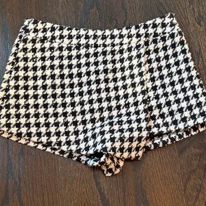 Katie J NYC Black and White Houndstooth Skort
